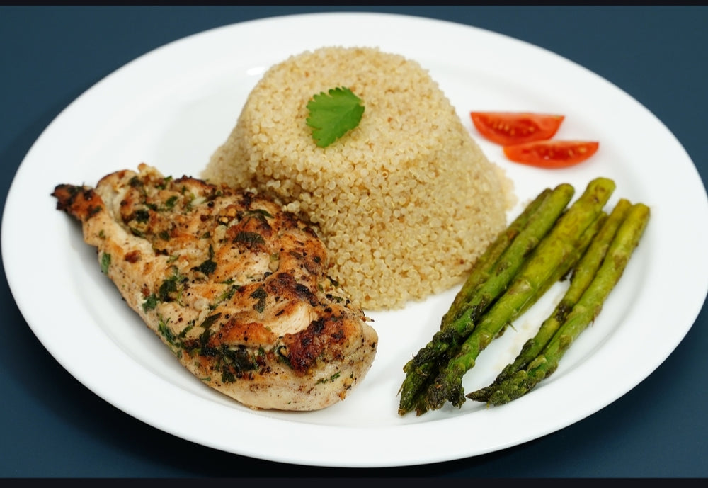 GRILLED CHICKEN WITH QUINOA AND ASPARAGUS